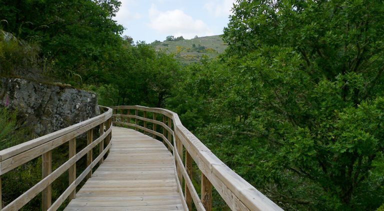 pasarelas del río Mao ribeira sacra